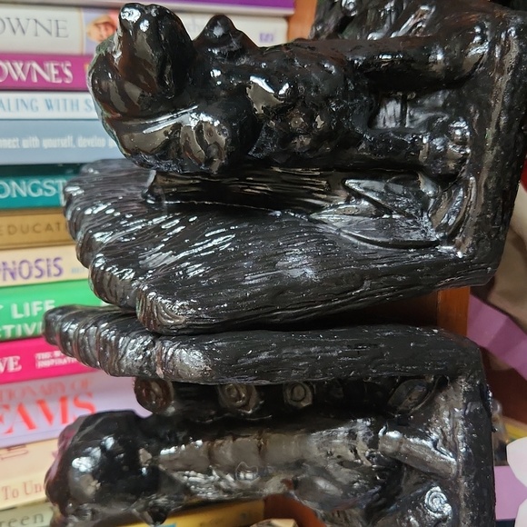 1970s Mold Black Bookends with Dog Design - Picture 2 of 5